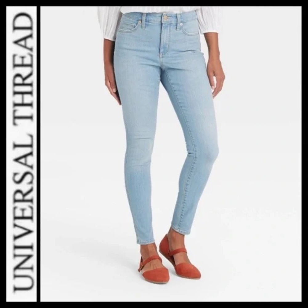 Universal Thread High Rise Skinny Jeans Light Wash Size 2 / 26S